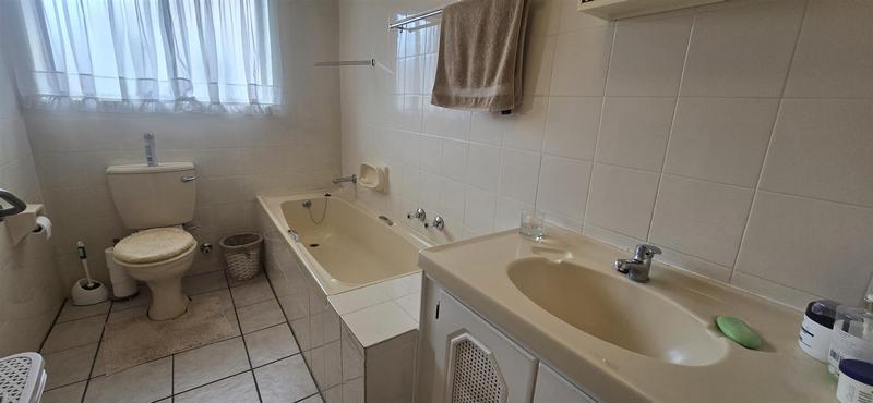 4 Bedroom Property for Sale in Outeniqua Strand Western Cape